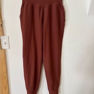 Old Navy Active High-Rise Jogger in Rust